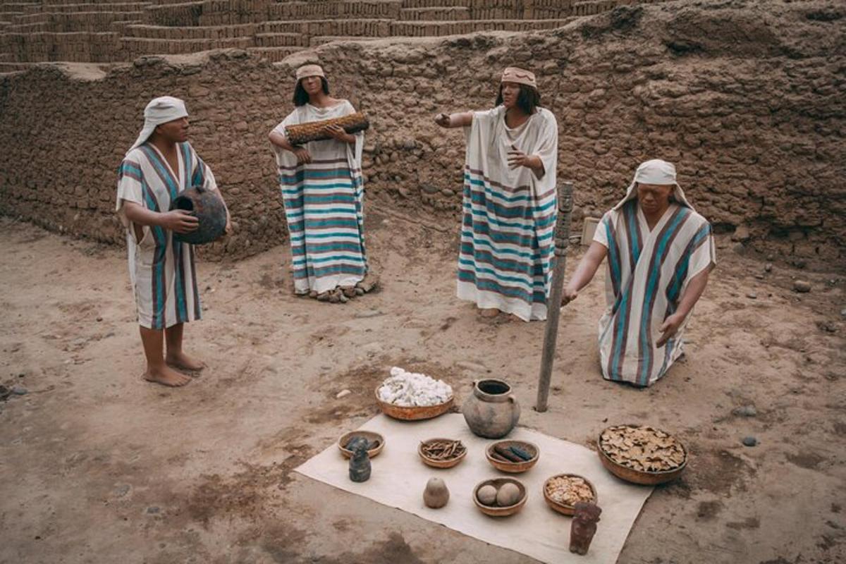 Un grupo de personas paradas en el suelo con comida.