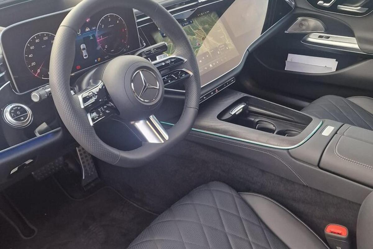 pohled na kokpit vozu Acedes Benz
