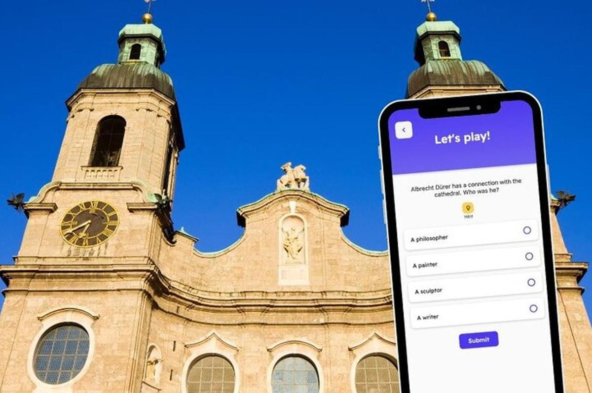 un telèfon mòbil davant d'un edifici amb una torre de rellotge