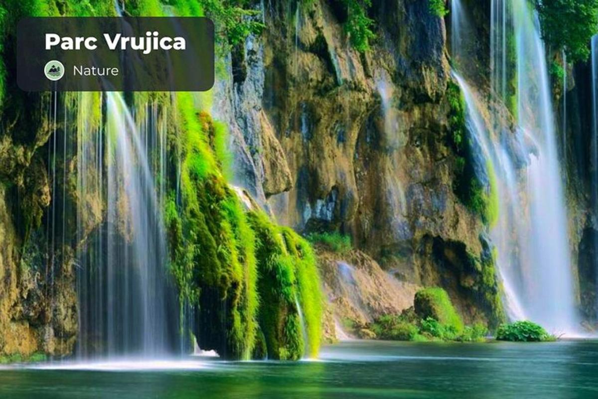 juga mäe ees, millel on silt kirjaga "Cape Vivica"