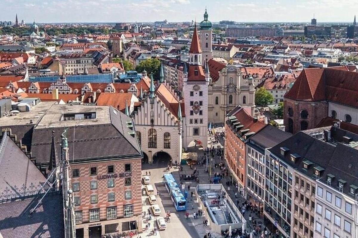 una vista aerea di una città con edifici