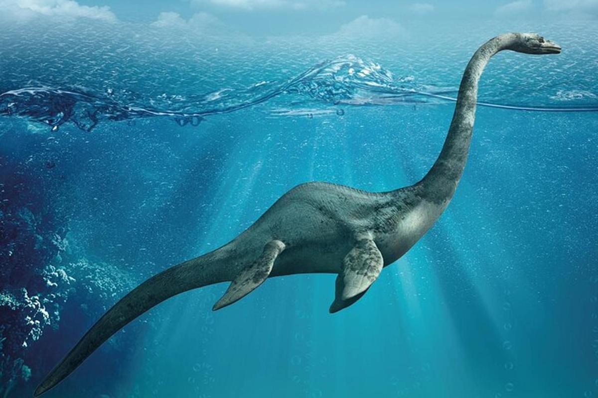 dinosaur berenang di dalam air