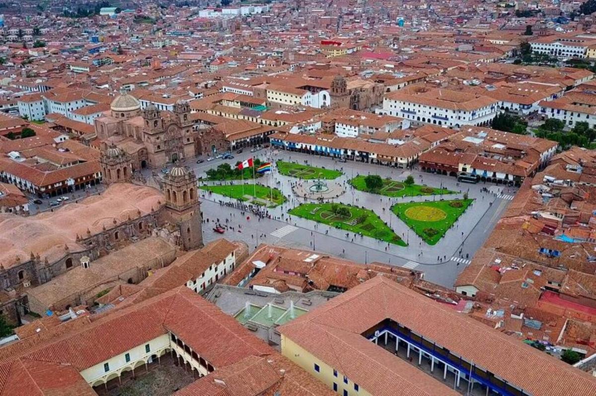 una vista aerea di una grande città con edifici
