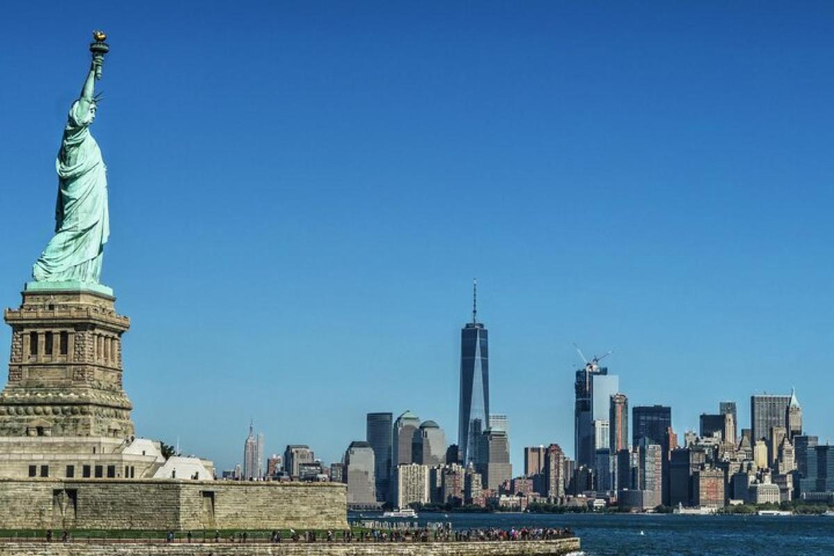 the statue of liberty in front of the city
