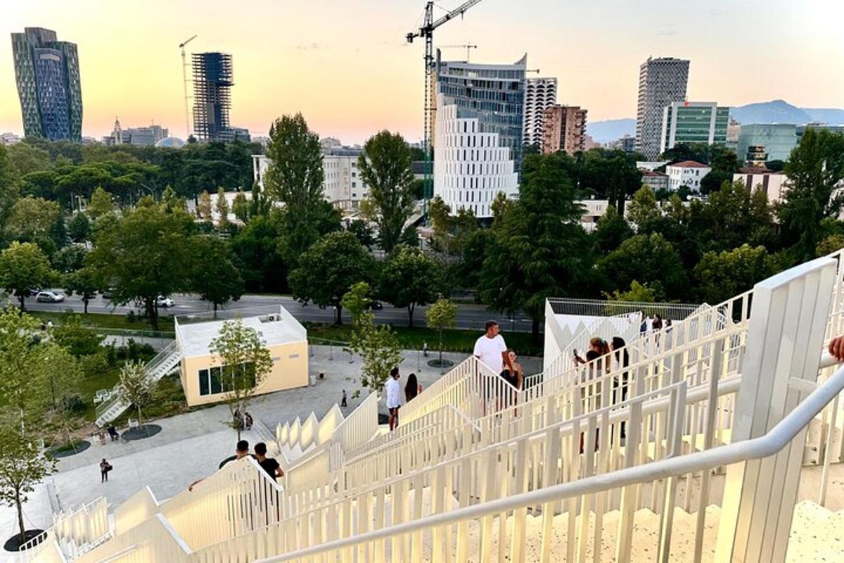 pohled na město z vrcholu budovy