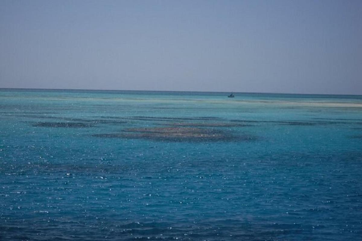 海の真ん中にある島
