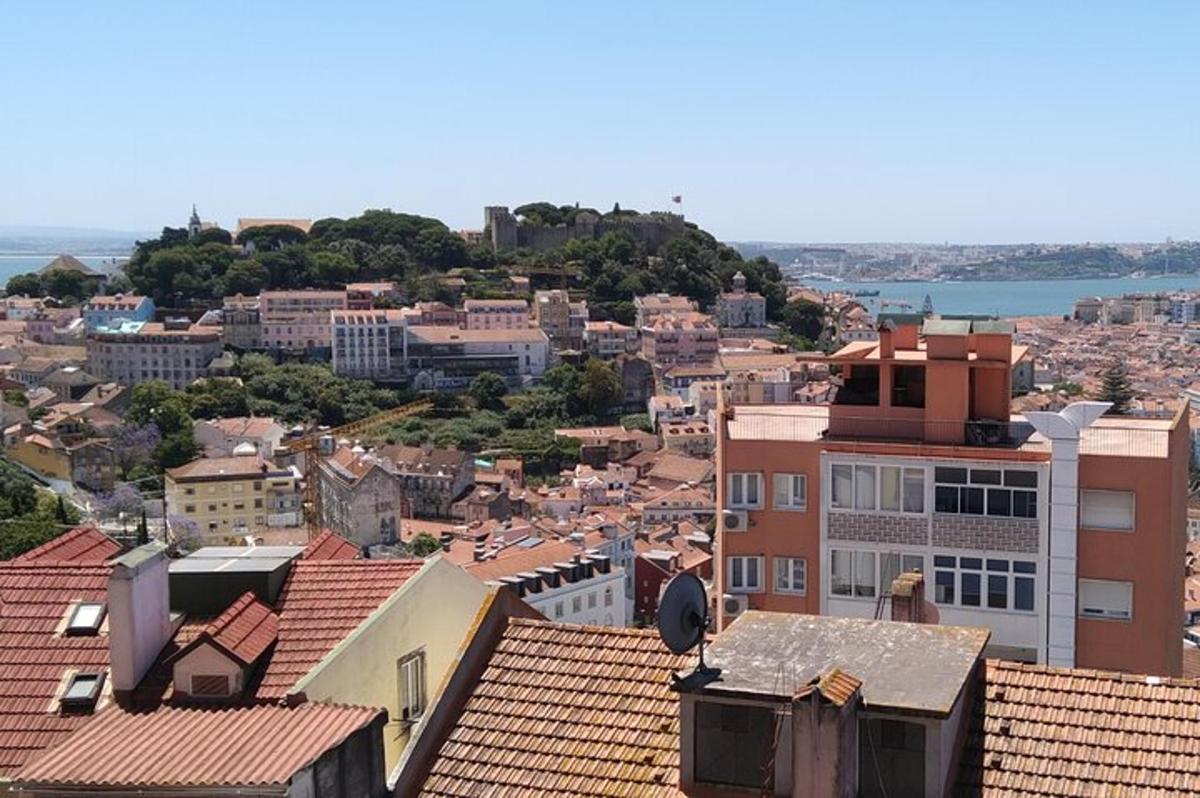una vista aérea de una ciudad con edificios