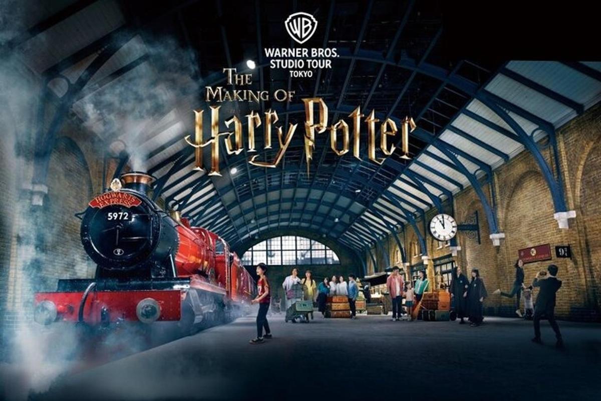 un pòster de pel·lícula d'un tren en una estació de tren