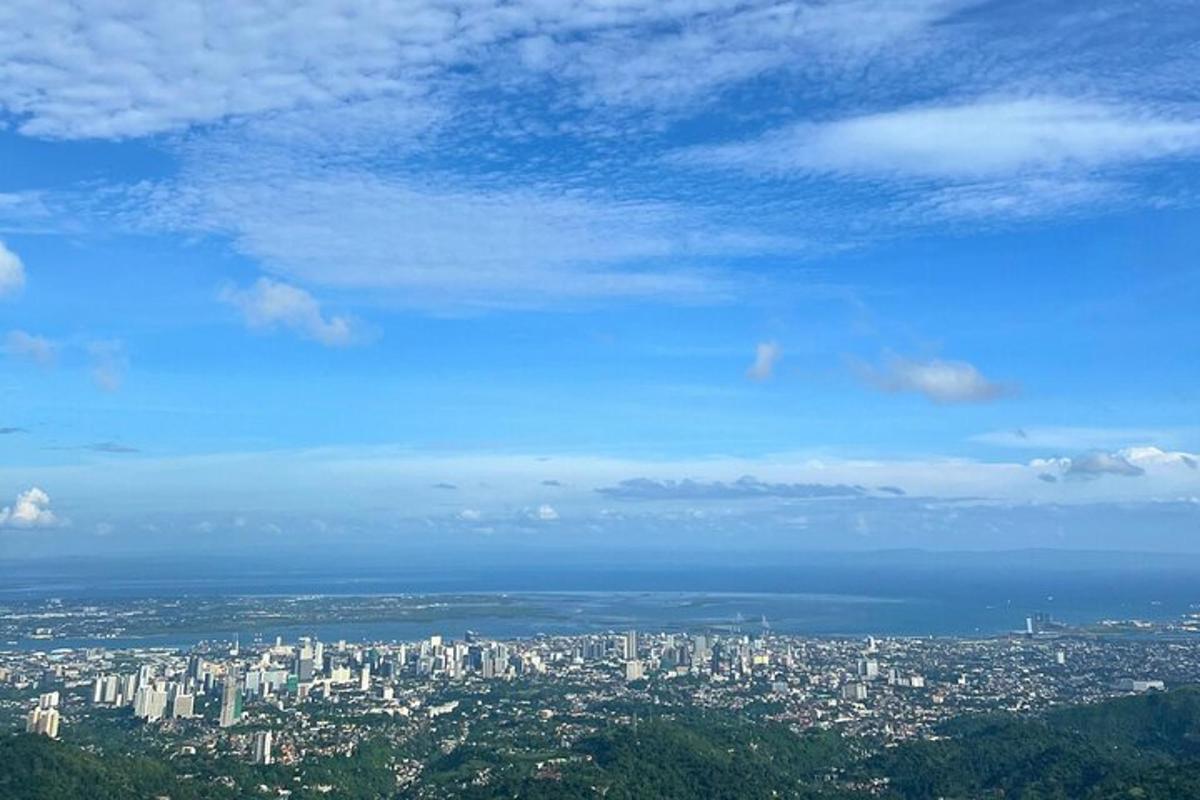 pogled na grad s vrha planine