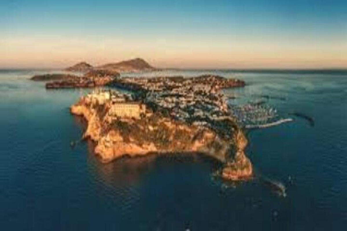 una isla en medio del agua