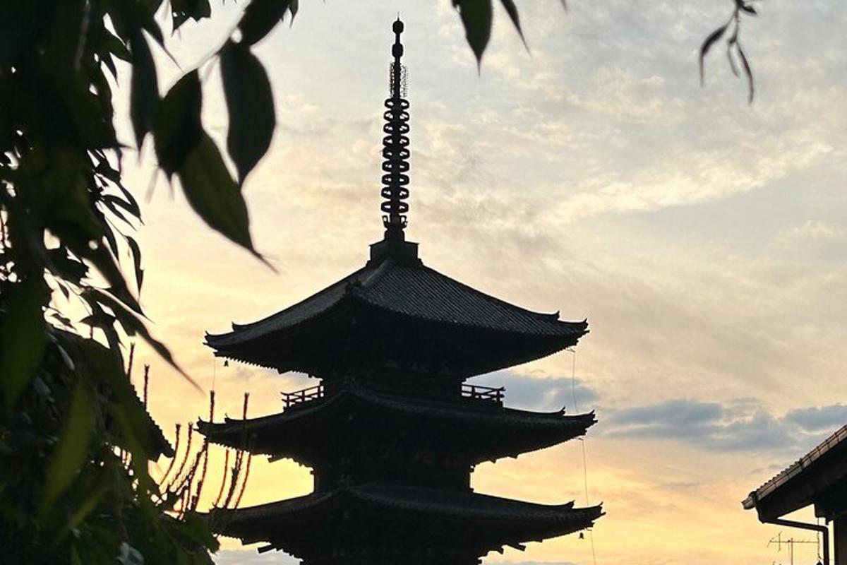 pagoda z iglicą na szczycie