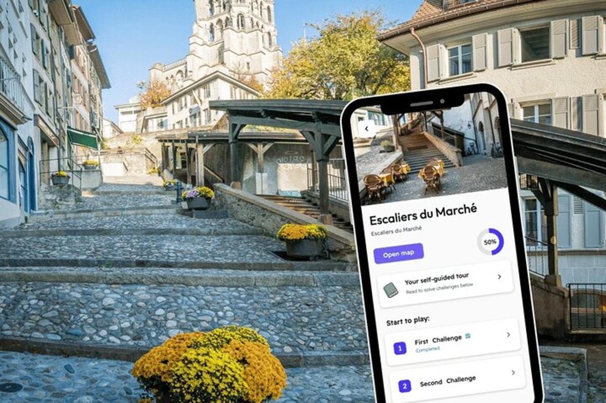 mobilní telefon ležící před budovou