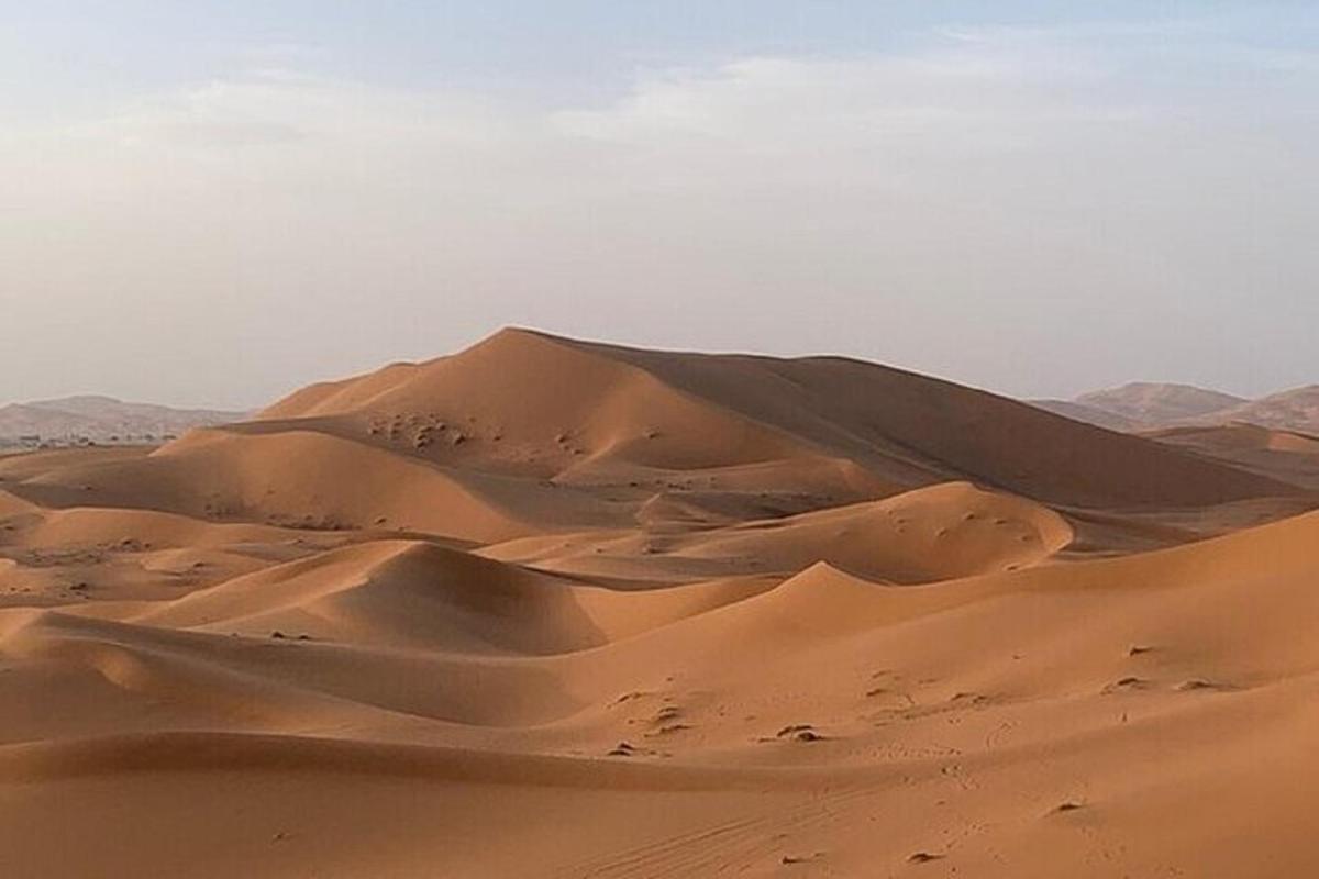 una duna de sorra al mig del desert