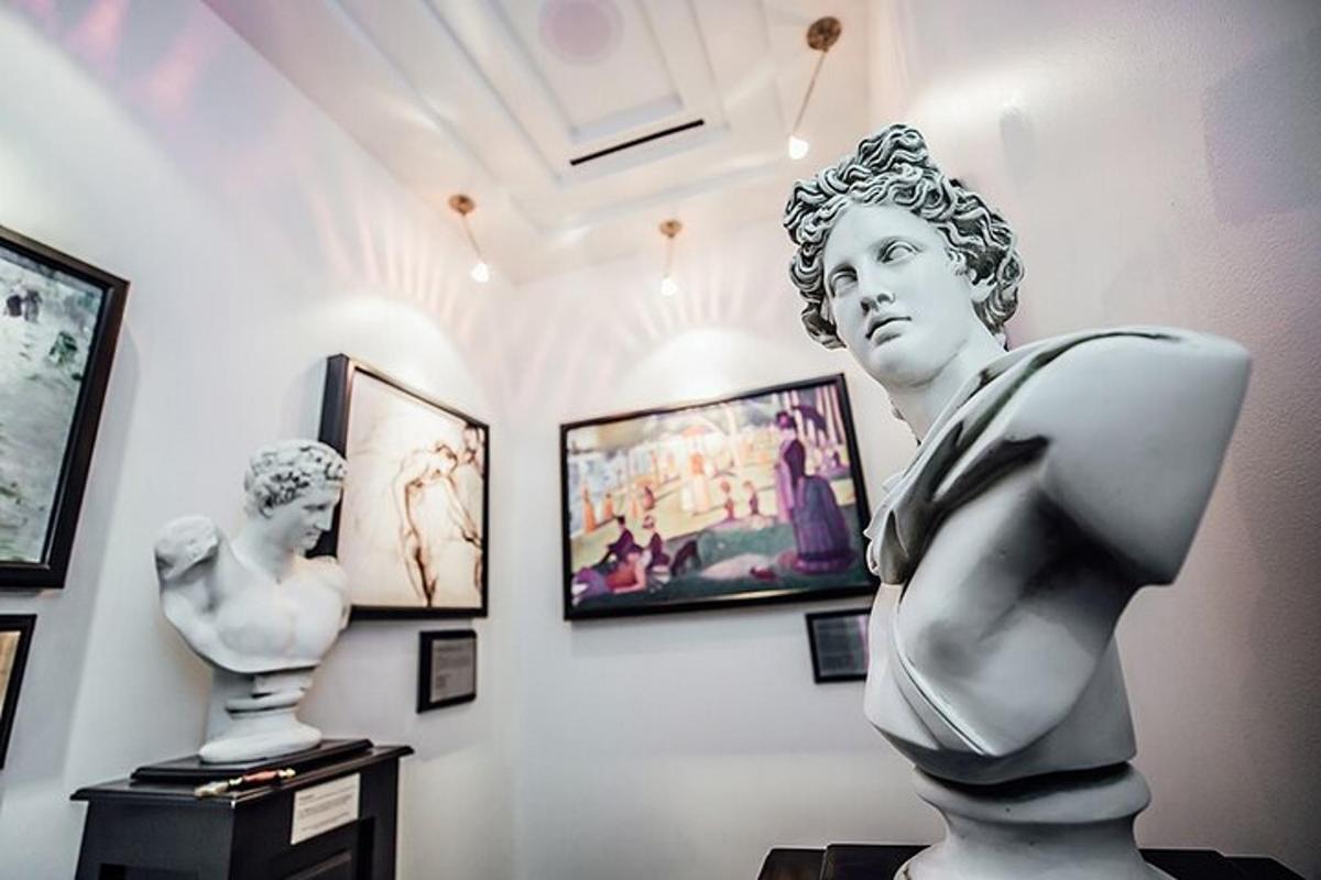 patung wanita dalam pameran muzium