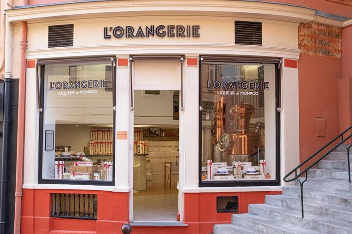 「londonerate」と書かれた看板のある店の店頭