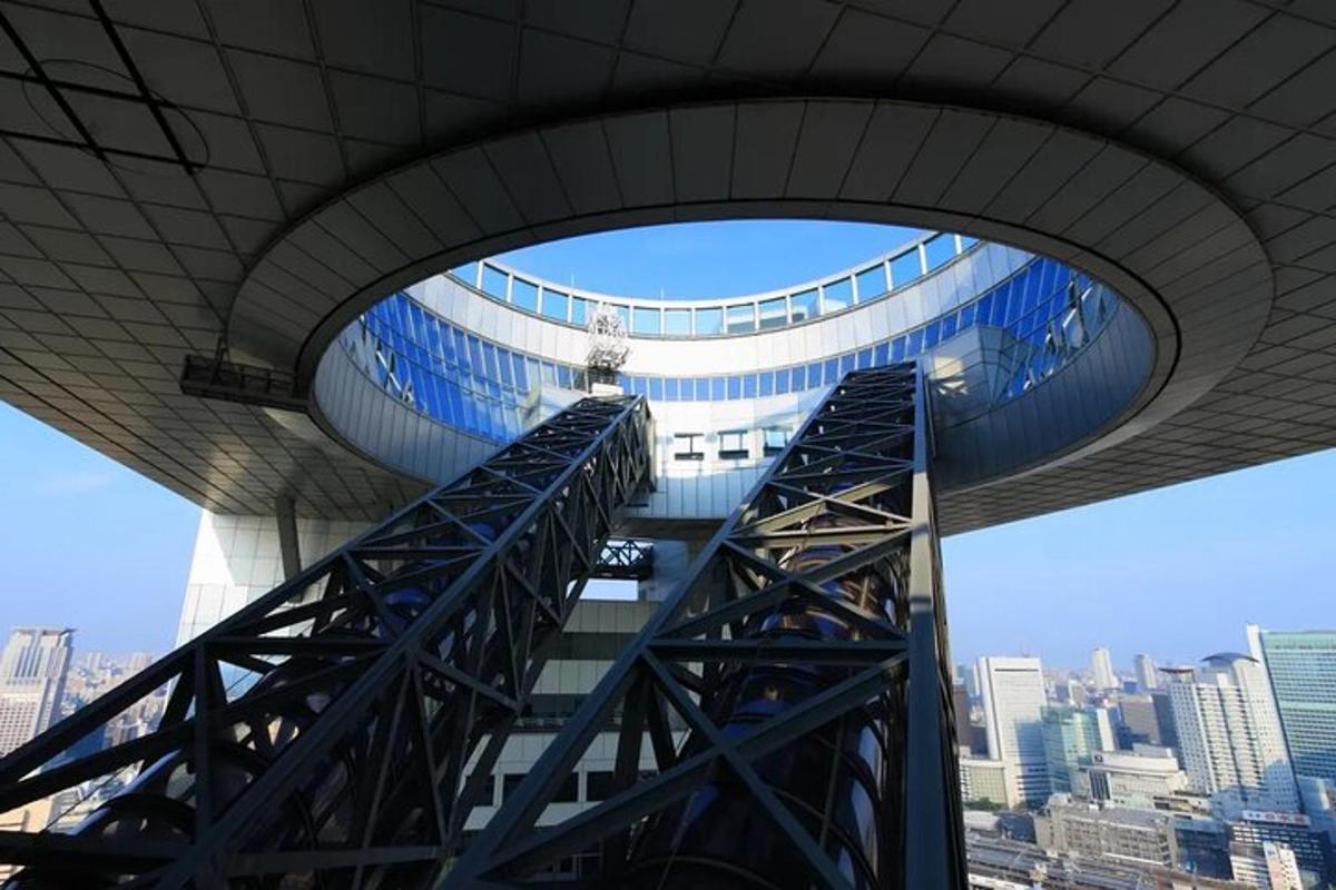 带有螺旋楼梯的建筑物景观