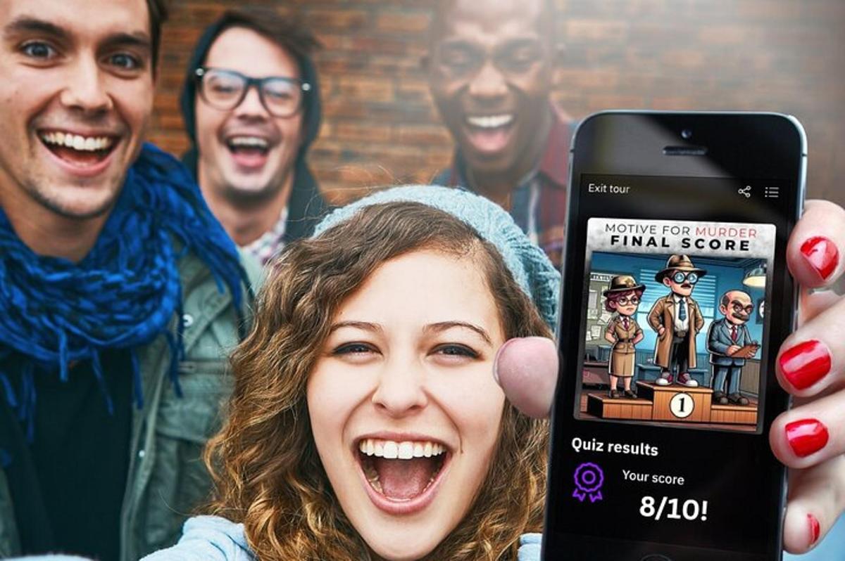 一群人举着手机