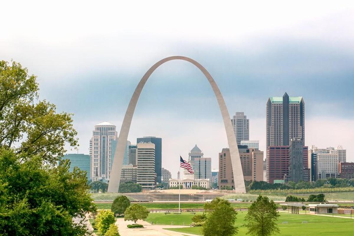 a view of the gateway arch and a city