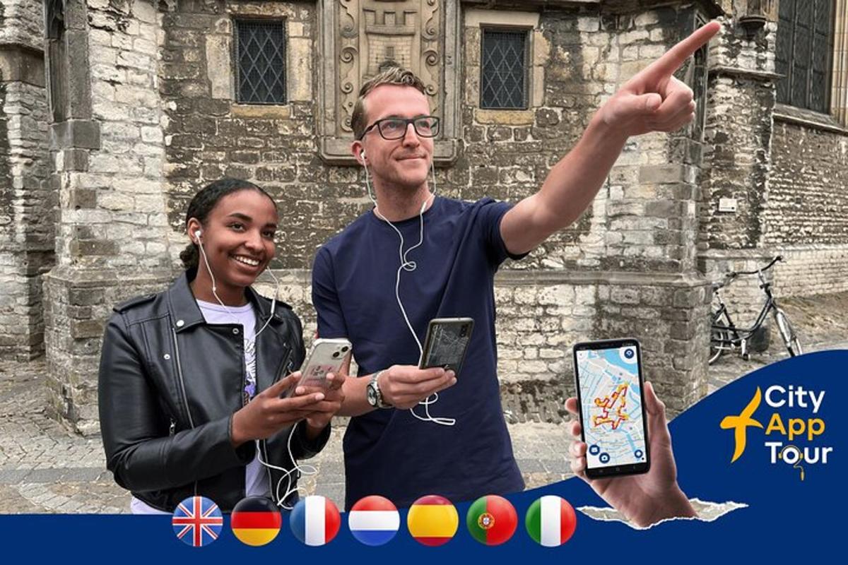 een man en een vrouw die hun mobiele telefoons omhoog houden