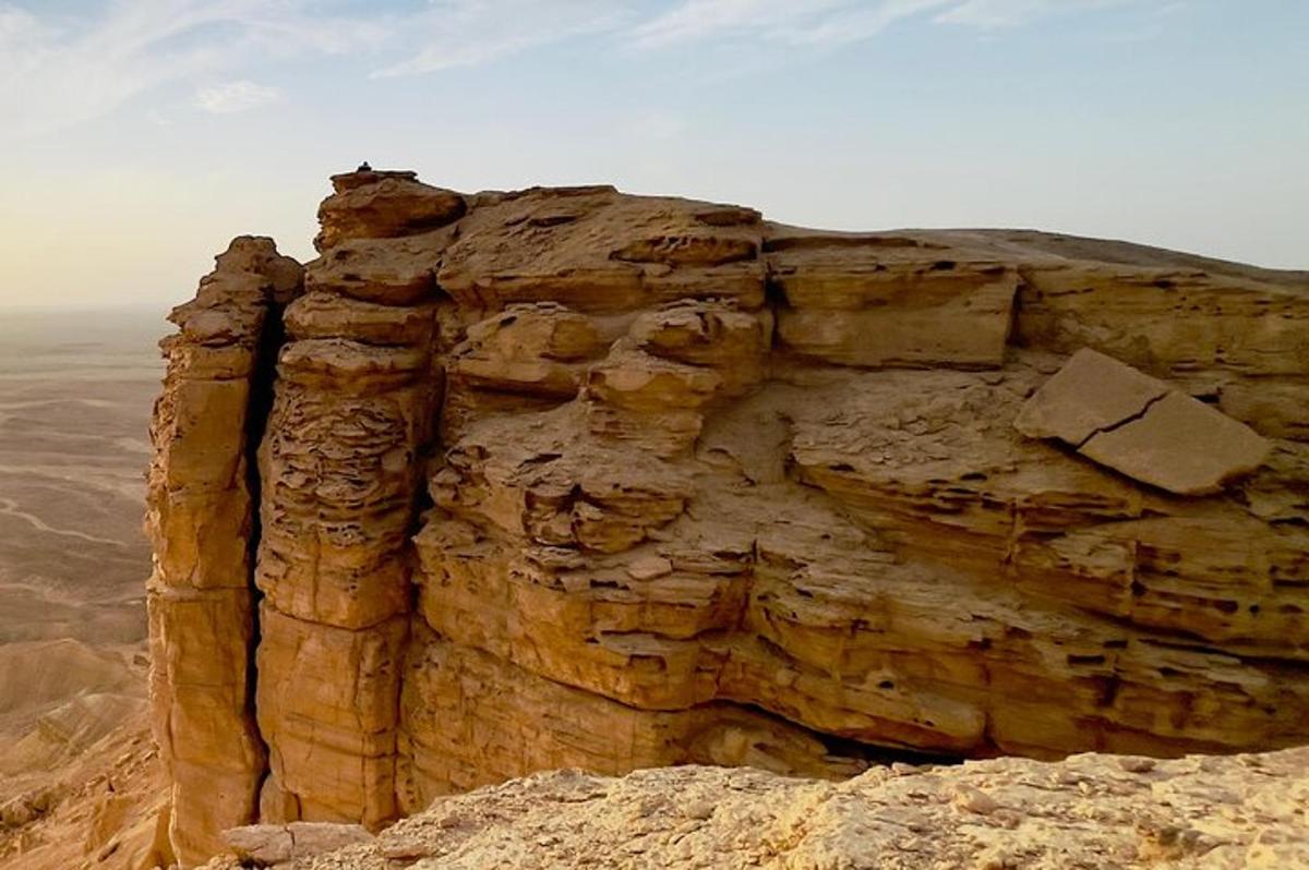 una formazione rocciosa nel mezzo del deserto