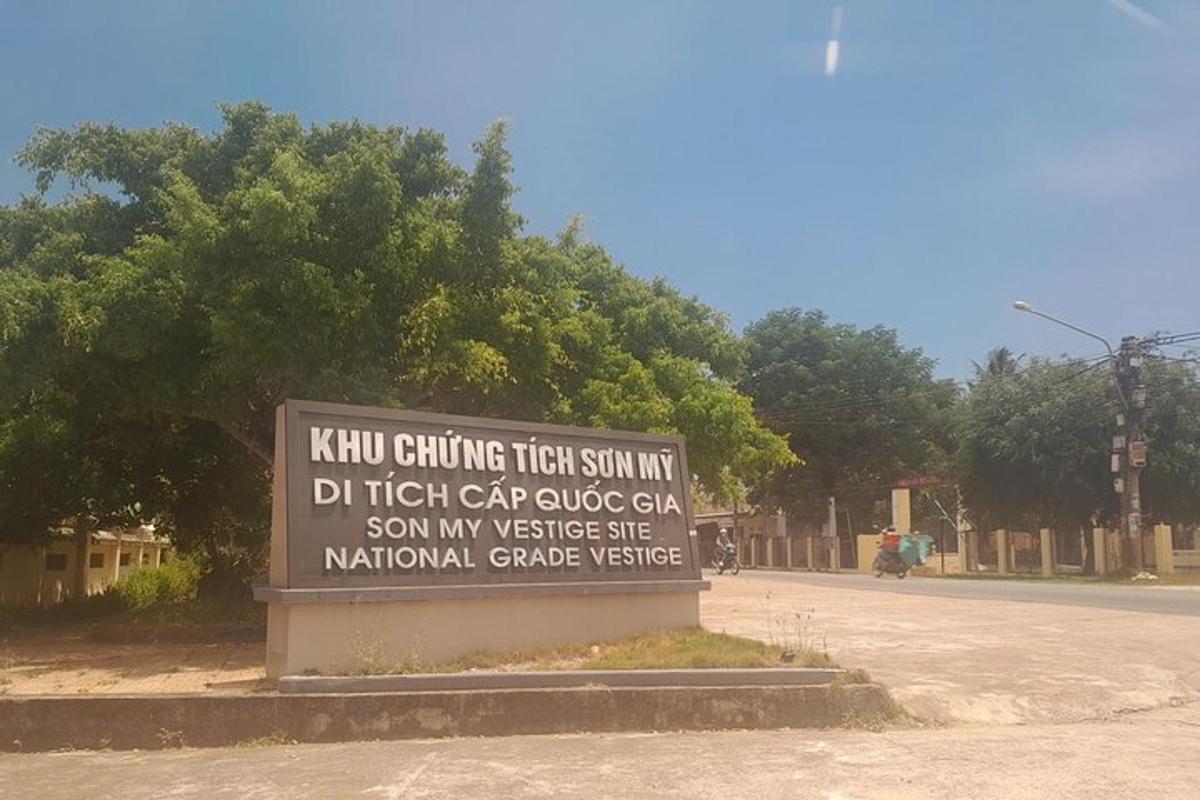 znak dla kiwi krążącego nad szczytem Cobbswick, GA
