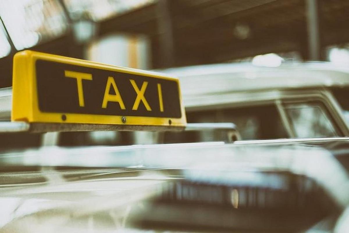 a taxi sign on top of a taxi