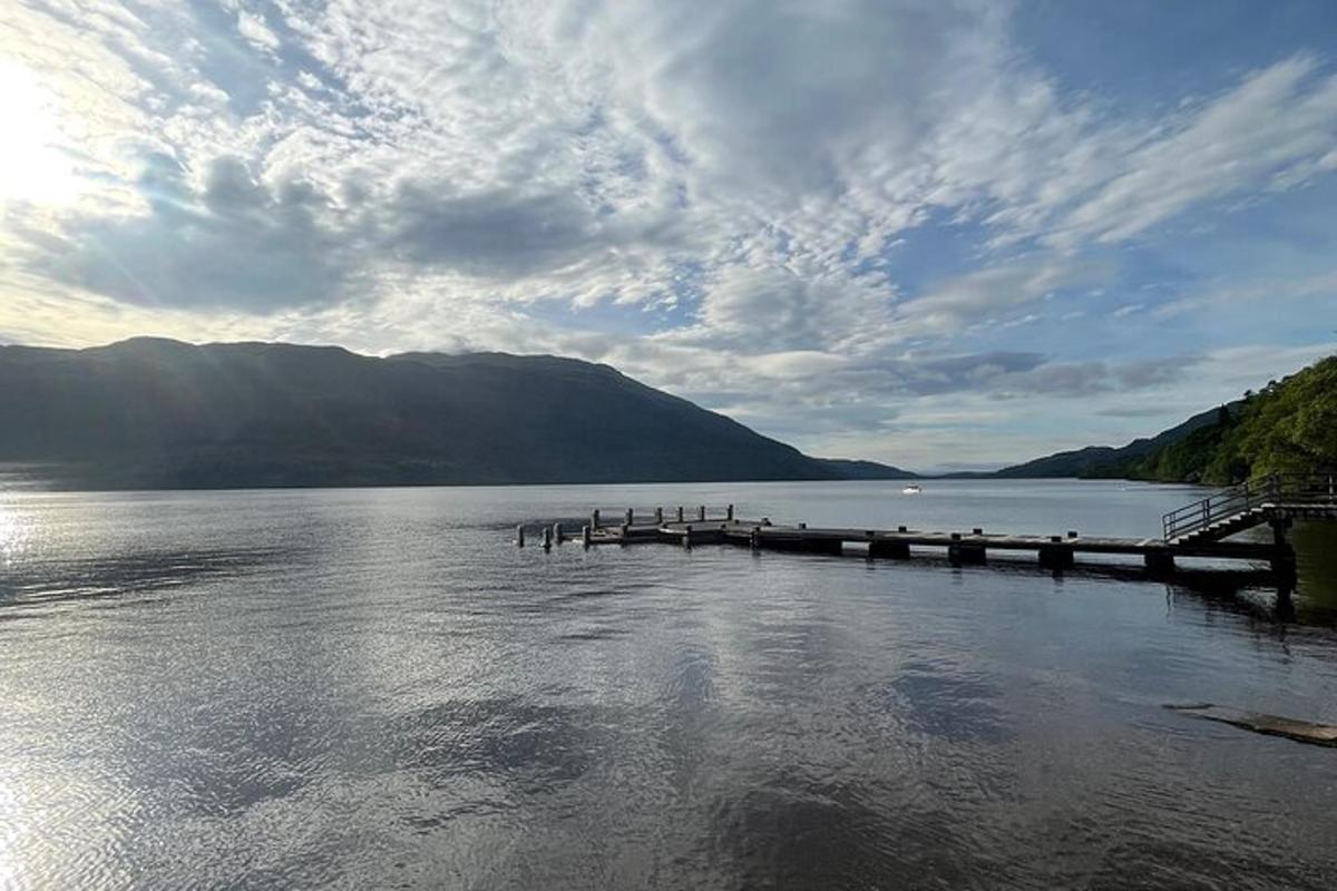 bryggja í miðju stóru vatni