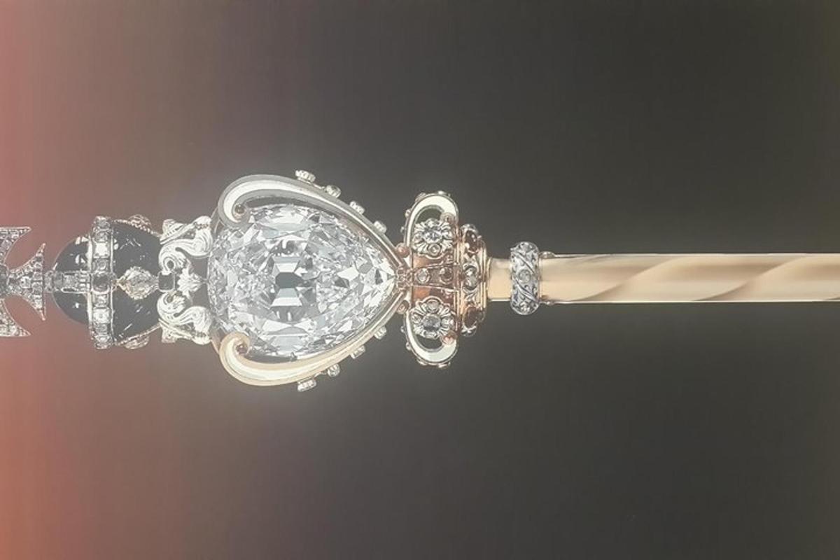 detail diamantového zásnubního náramku