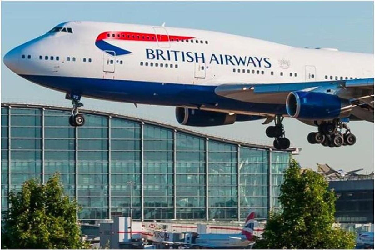 Letadlo British Airways vzlétá z letiště