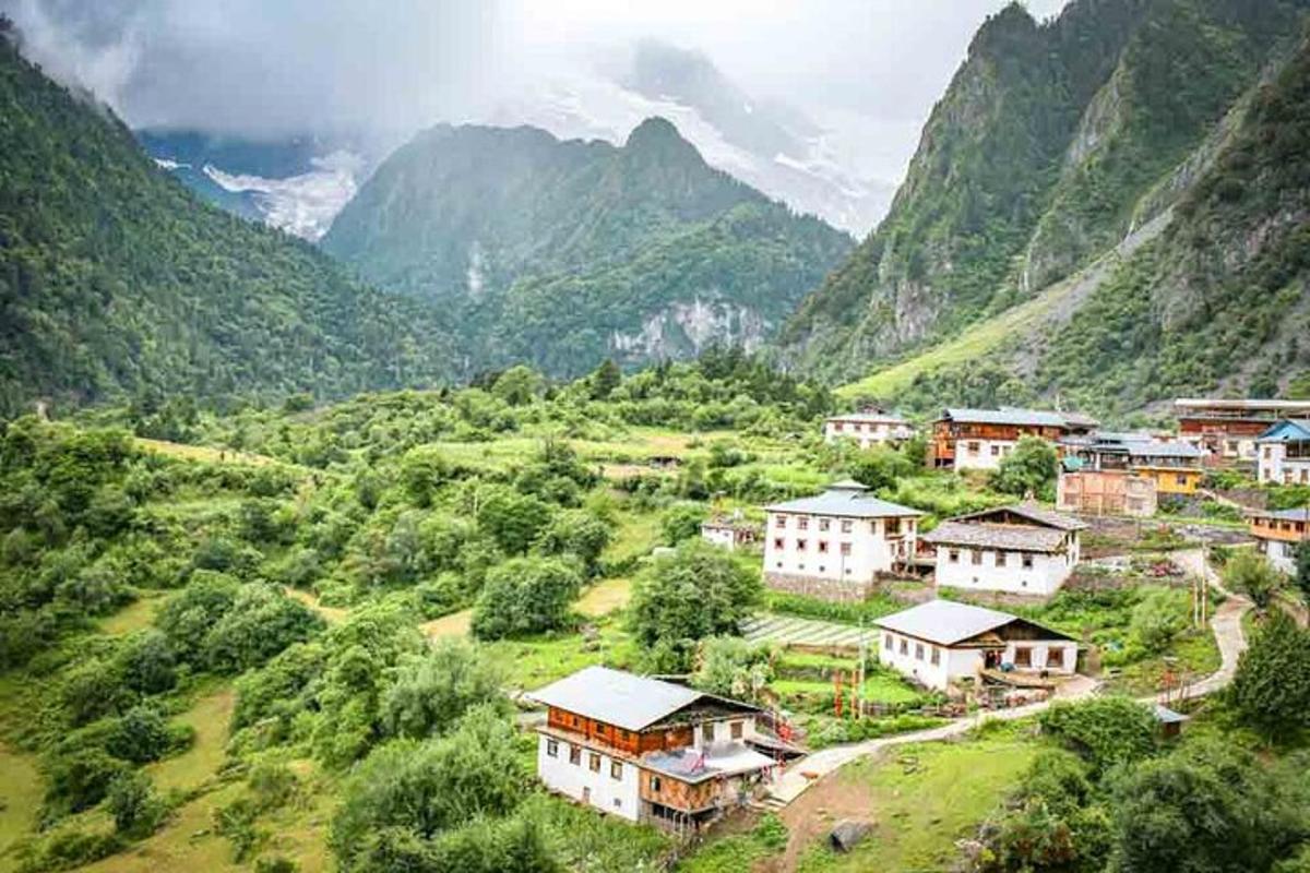 a small village in a valley with mountains