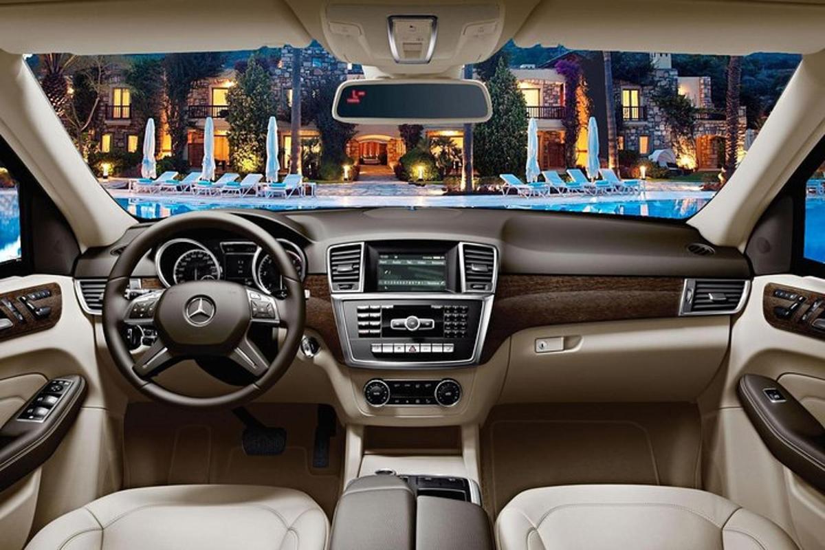 một góc nhìn về buồng lái của xe acedes benz