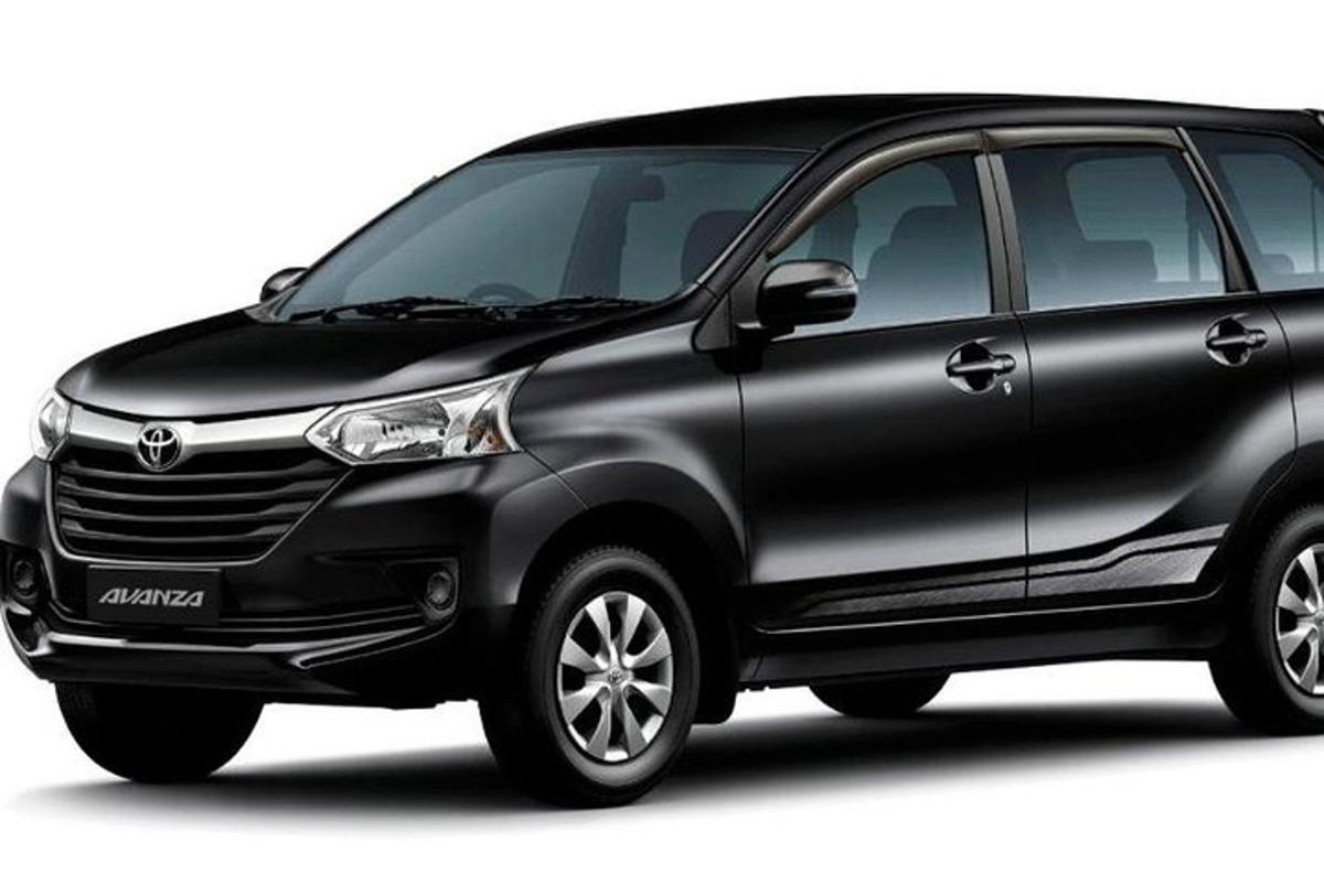 Automobil Blackissan Navara izolovaný na bílém pozadí