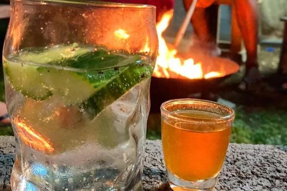 sklenici vody a drink u ohně
