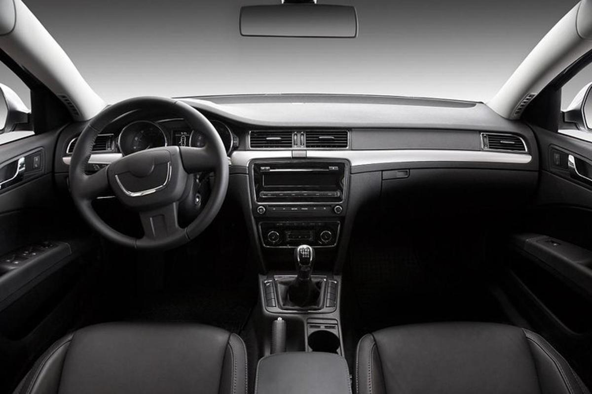 вид на приладову панель автомобіля