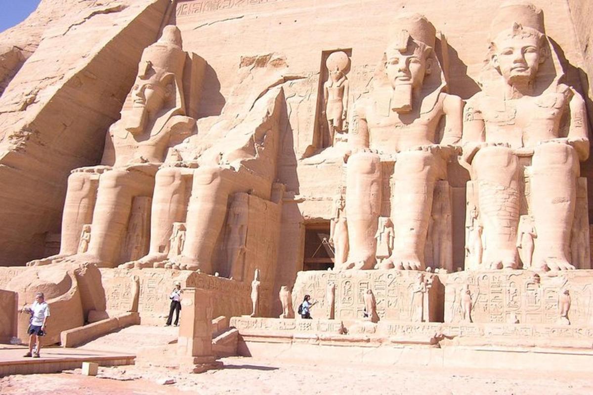 pemandangan kuil abu simbel