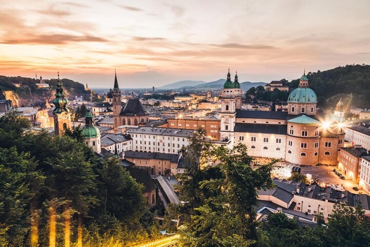 pohled na město za soumraku