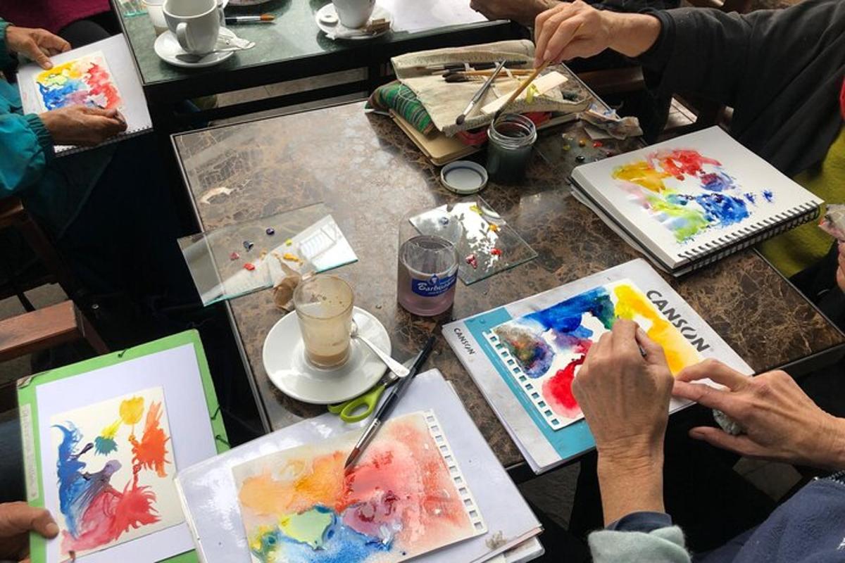 isang grupo ng mga tao na nagpinta ng mga painting sa isang mesa