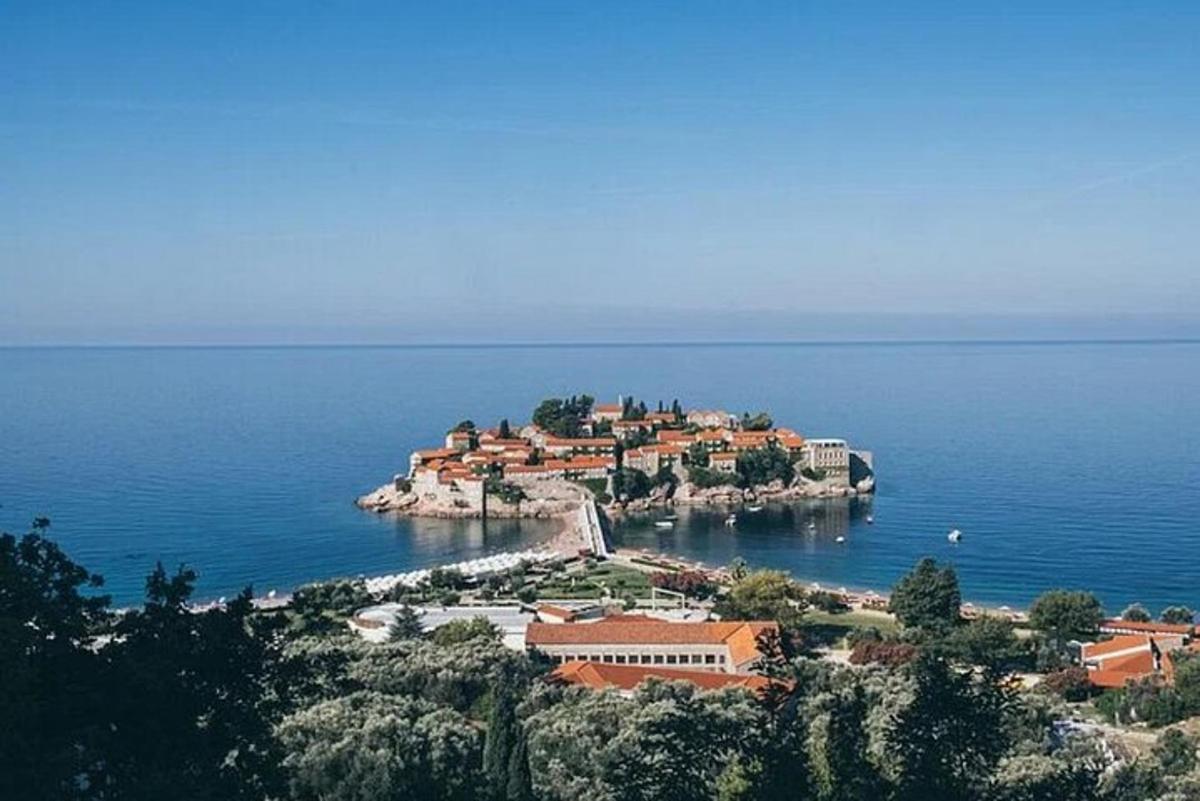 suyun ortasında bir ada