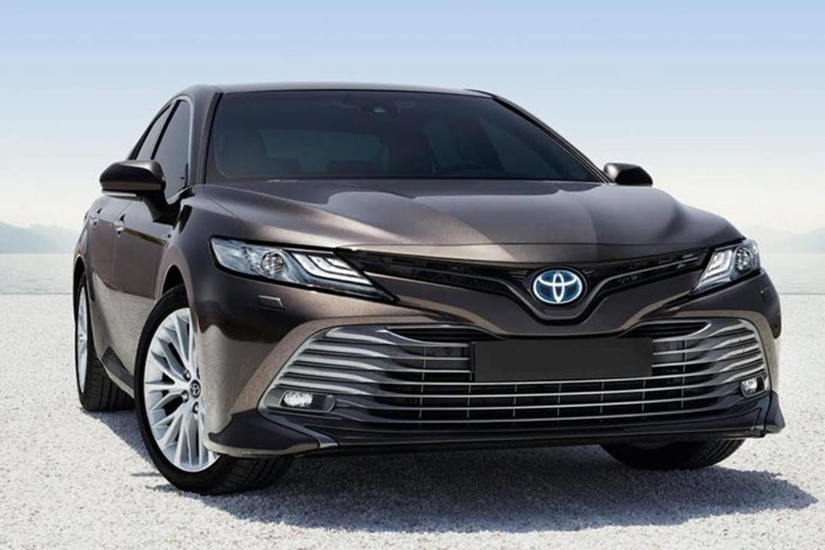 musta Toyota Fortuneri eestvaade