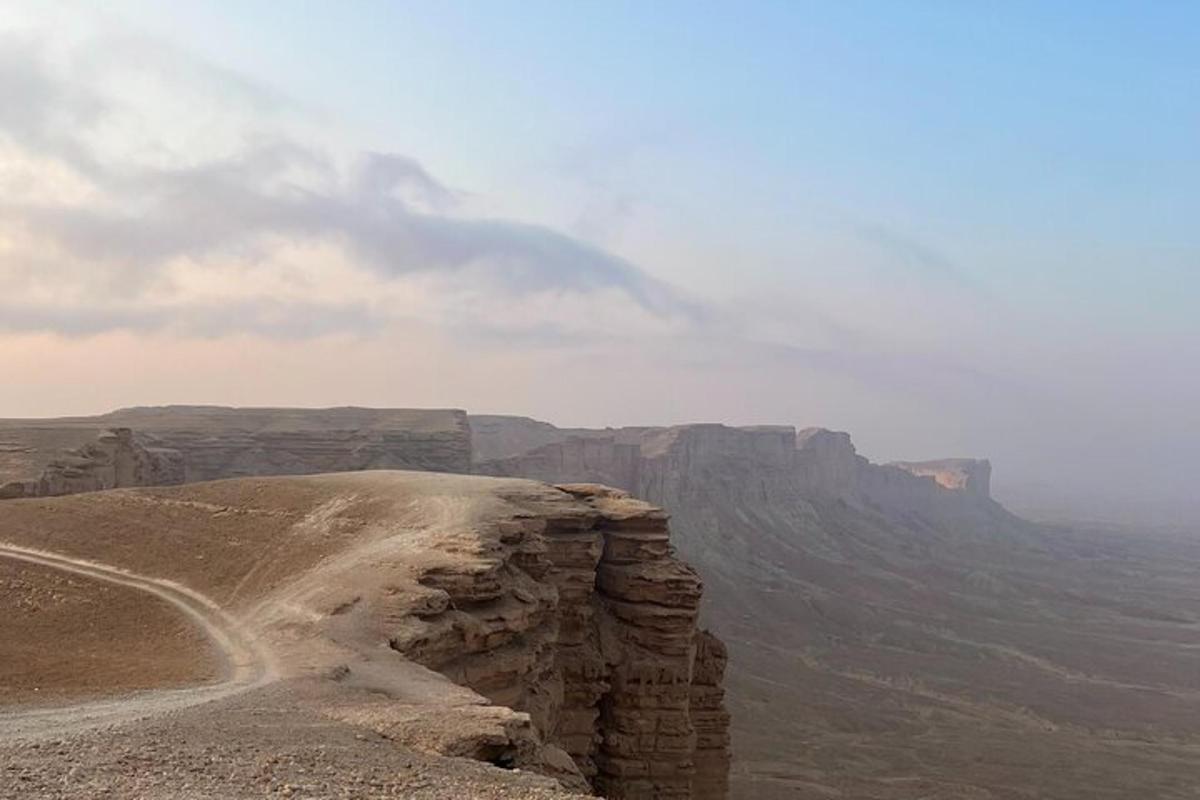 útsýni yfir Grand Canyon frá brún kletta