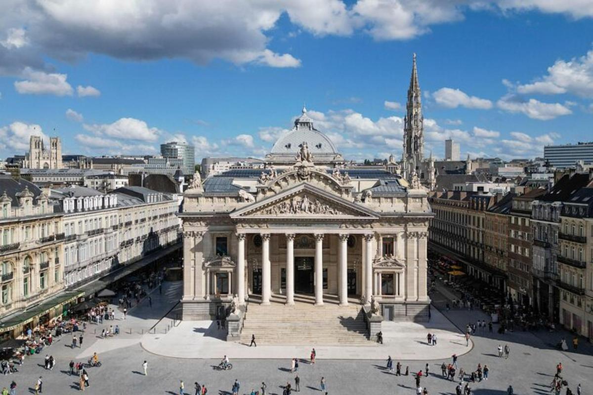 a large building in the middle of a city