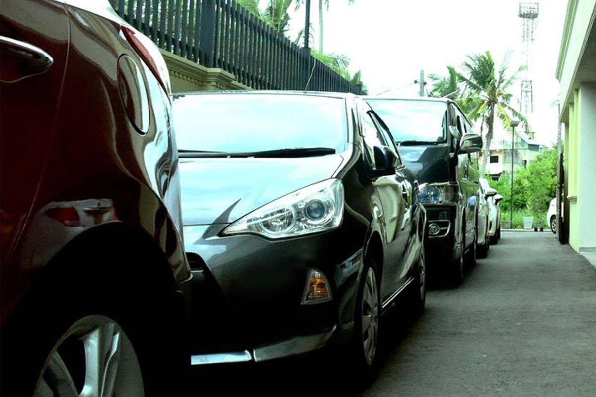 a row of parked cars parked on a sidewalk