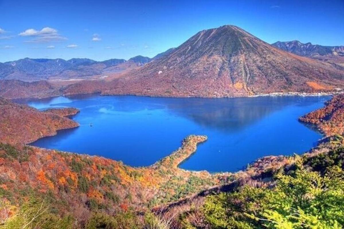 jezero sredi gore