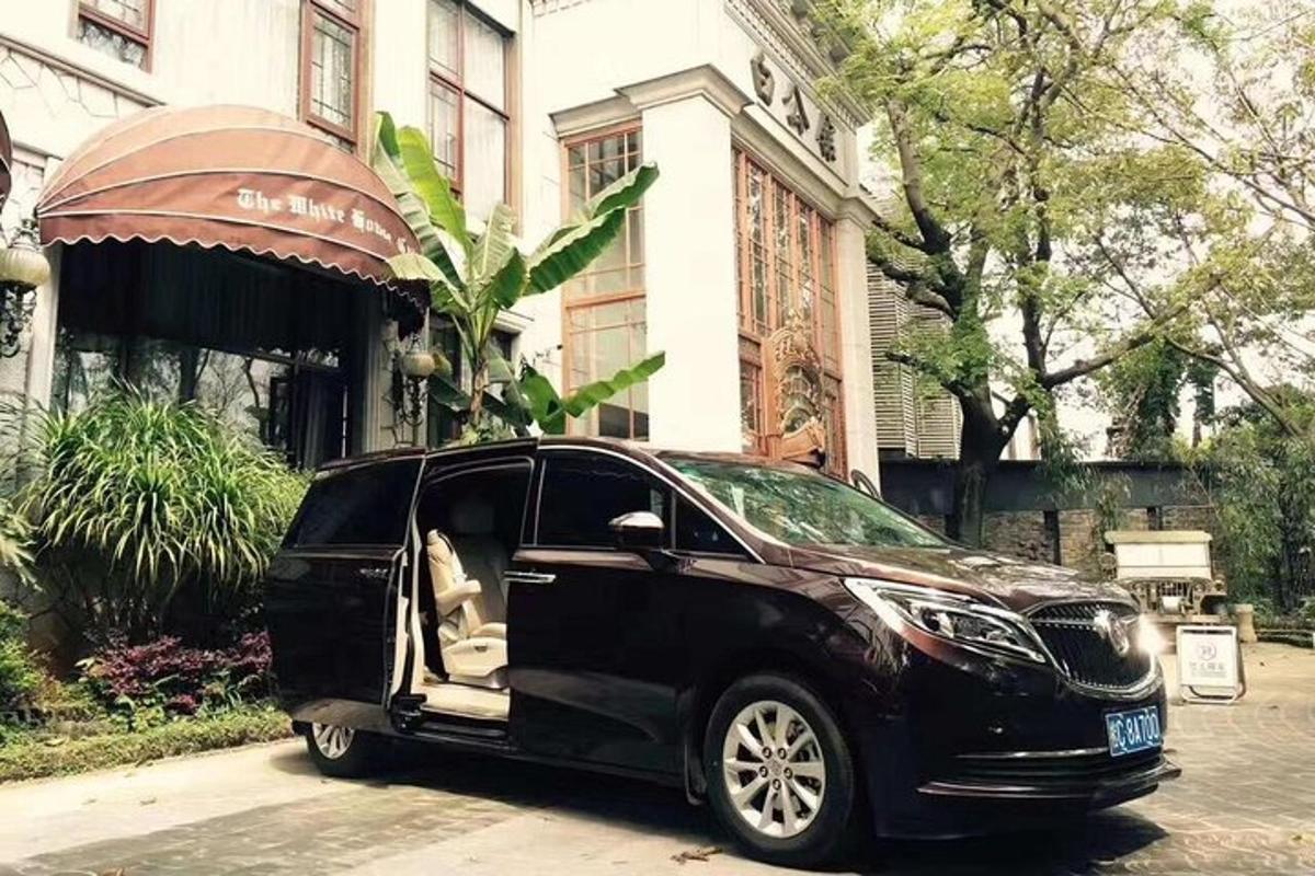 a black car parked in front of a building