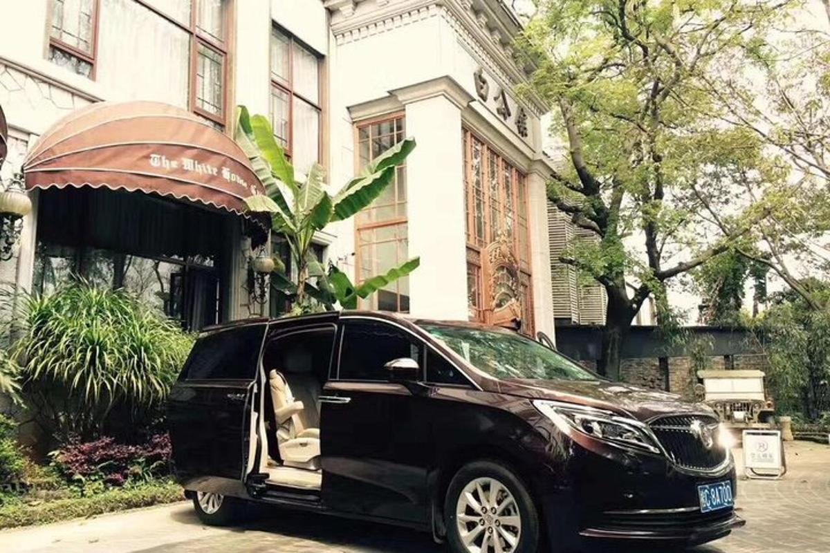 a black car parked in front of a building