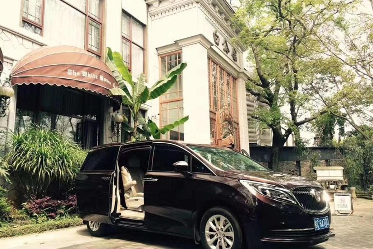 a black car parked in front of a building