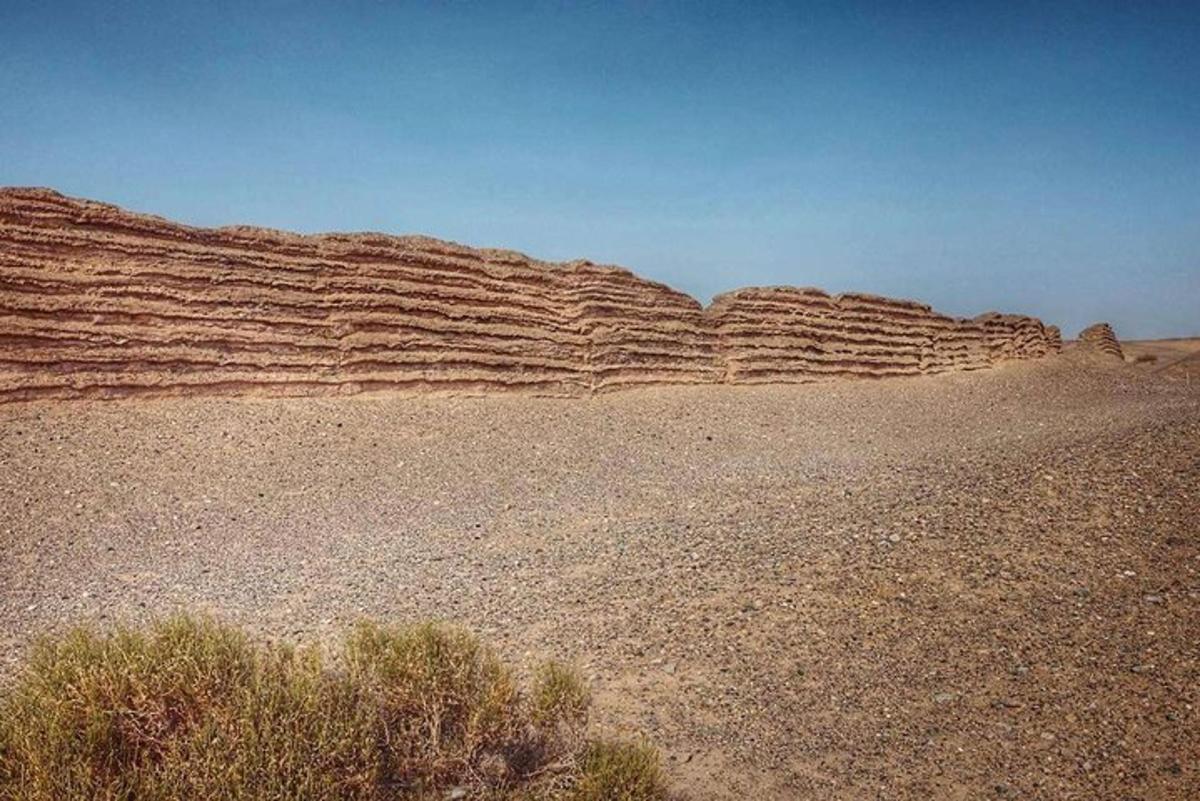 un grup de turons de sorra al desert