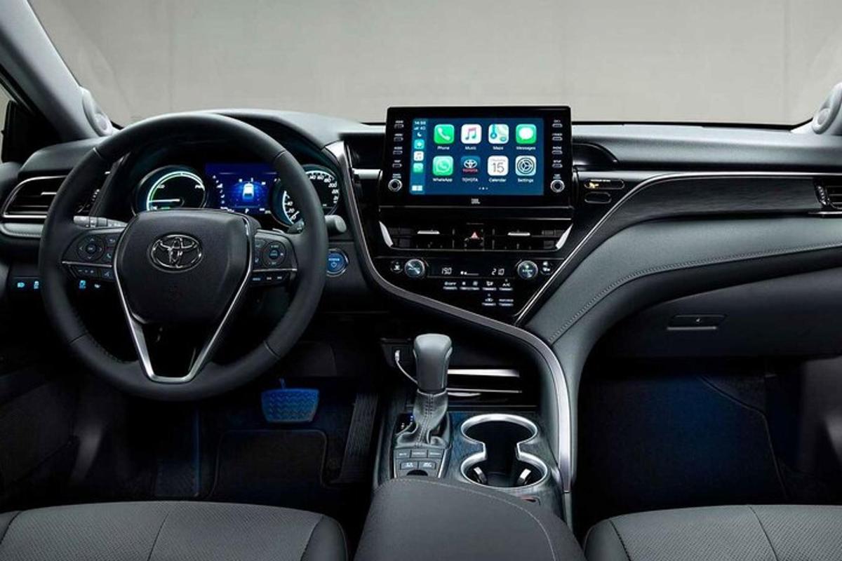 Mynd af innra rými Toyota Fortuner bíls