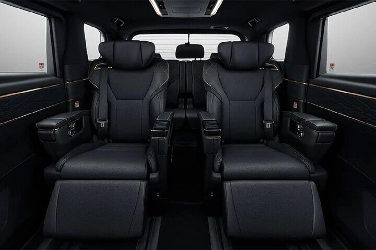 una vista dels seients posteriors d'un vehicle