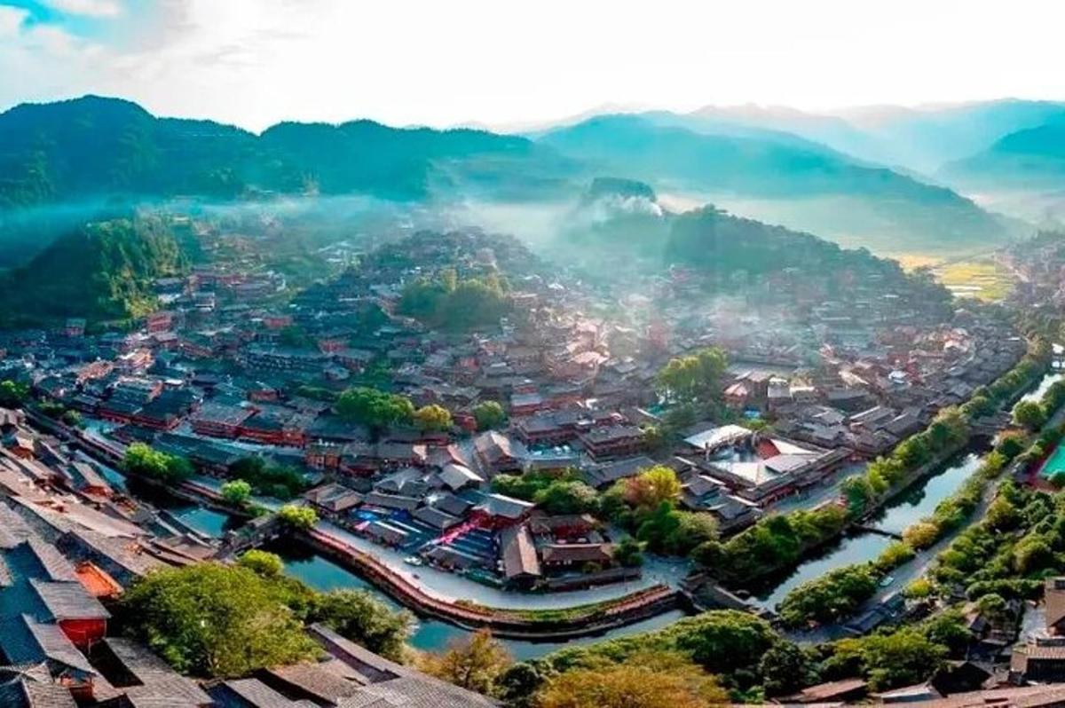 an aerial view of a town in the mountains